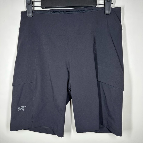 Arc'teryx Pants - Arc'teryx Black Sabria Nylon Shorts Size 2